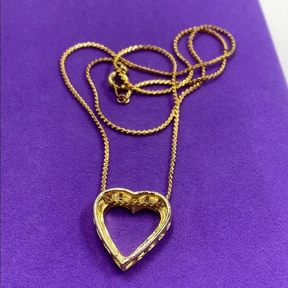 💛 Gold Plated Crystal Heart Pendant Necklace - Picture 4 of 6